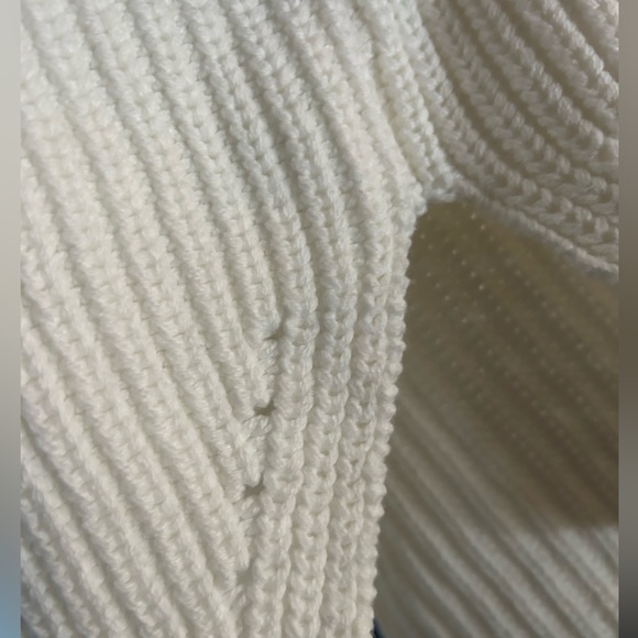 NWOT Zippered Guess Sweater Size S - Picture 4 of 5